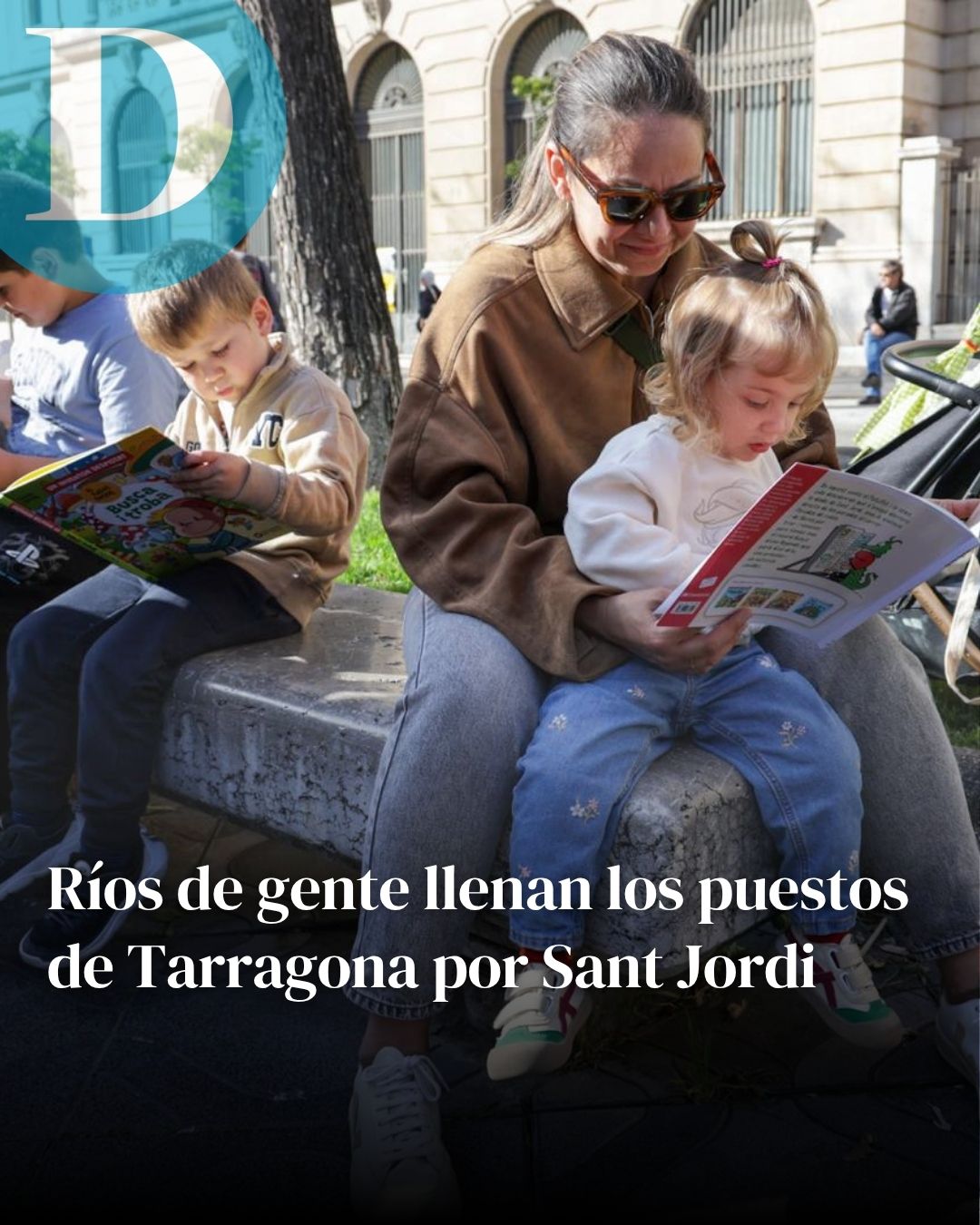 Ríos de gente llenan los puestos de Tarragona por Sant Jordi