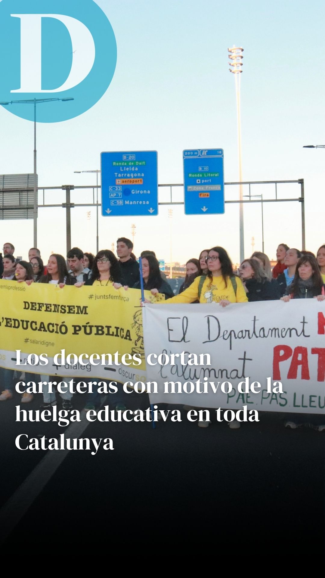 Los docentes cortan varias carreteras con motivo de la huelga educativa en toda Catalunya
