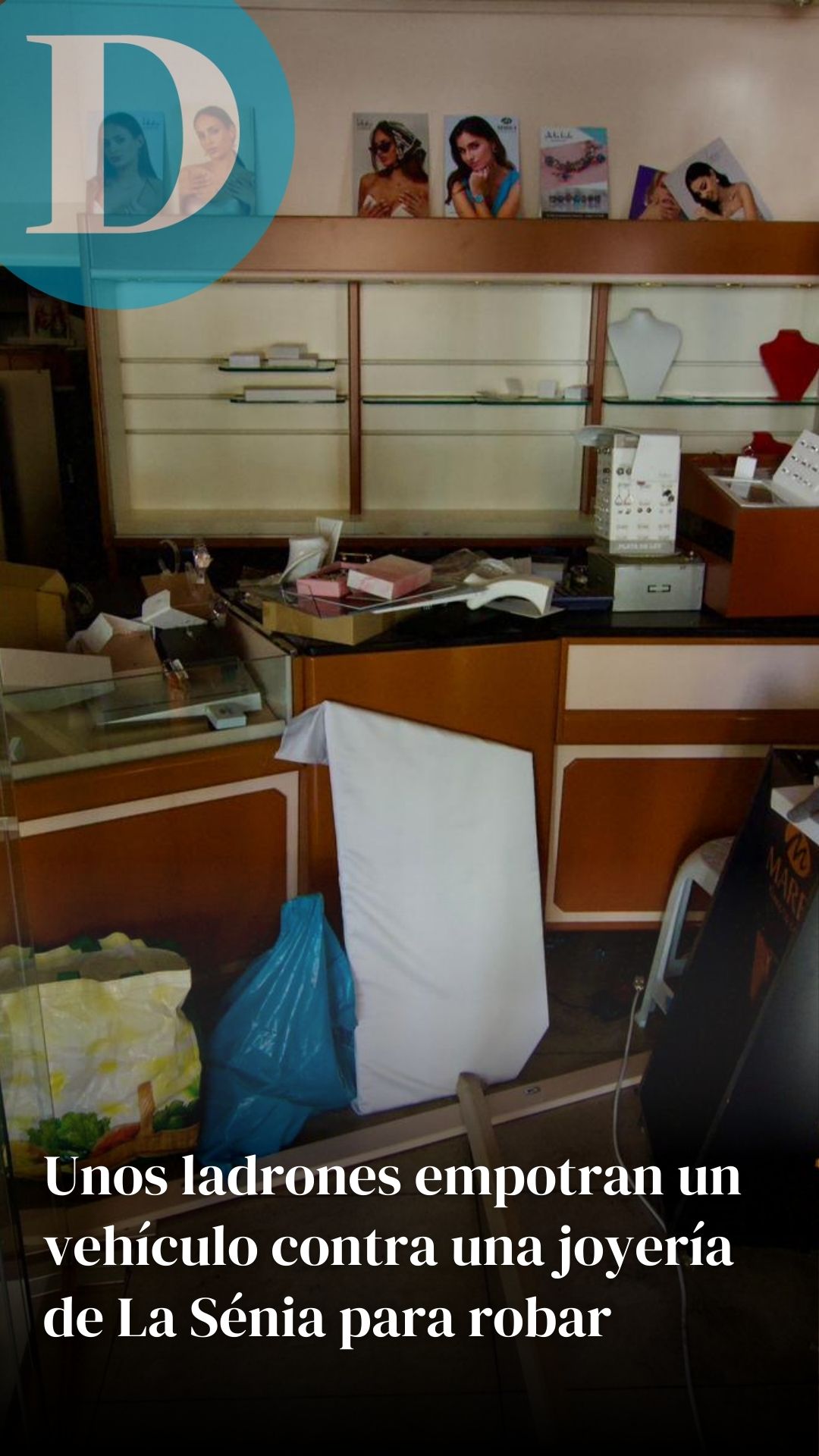 Empotran un vehículo contra una joyería de La Sénia para robar